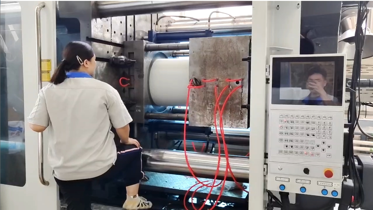  破解塑料件加工难题：模具预热温度不均匀的隐患与破局之道